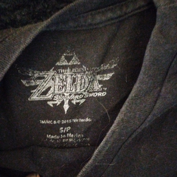 Legend Of Zelda Triforce Tee in Black and Gold - Picture 2 of 2